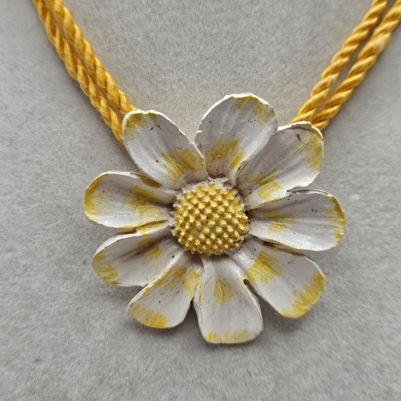 NEW VINTAGE Lisner 3D Daisy Flower Pendant Twisted Cord Choker Necklace - Picture 3 of 8
